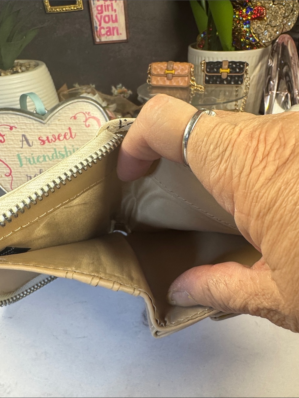 Guess Wallet - Picture 6 of 9